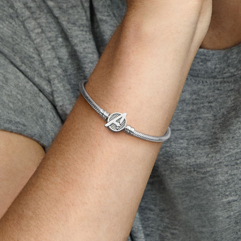 Pandora Moments Marvel The Avengers Logo Clasp Snake Charm Silber | 6458207-LJ