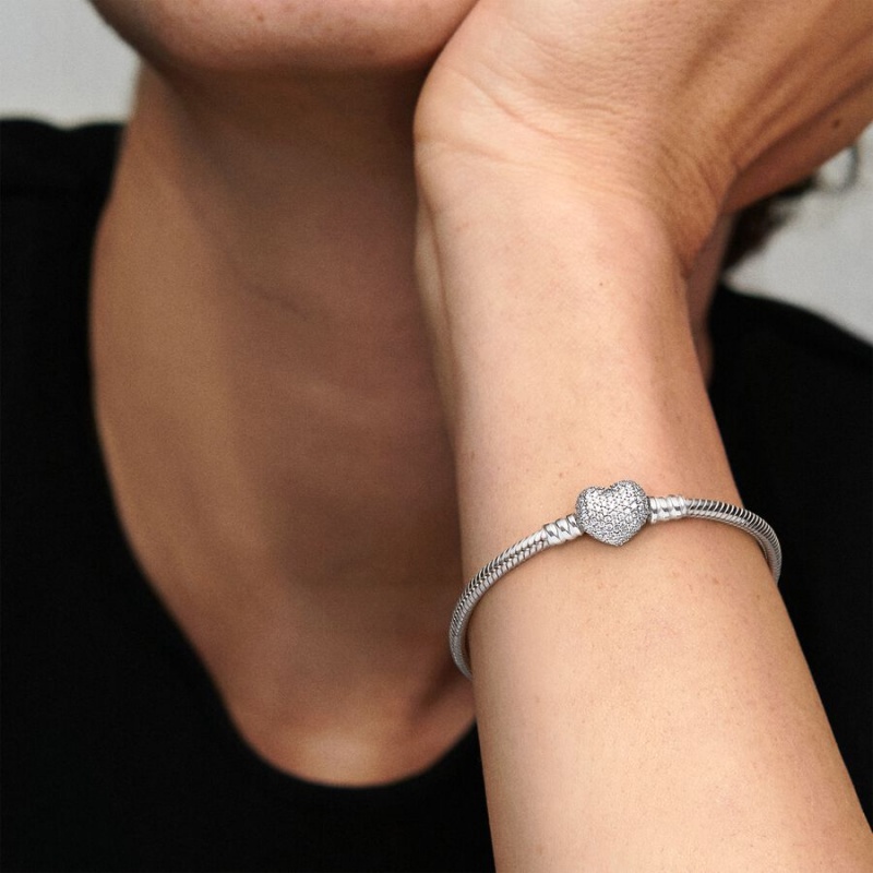 Pandora Moments Sparkling Heart Clasp Snake Charm Silber | 3946185-YV